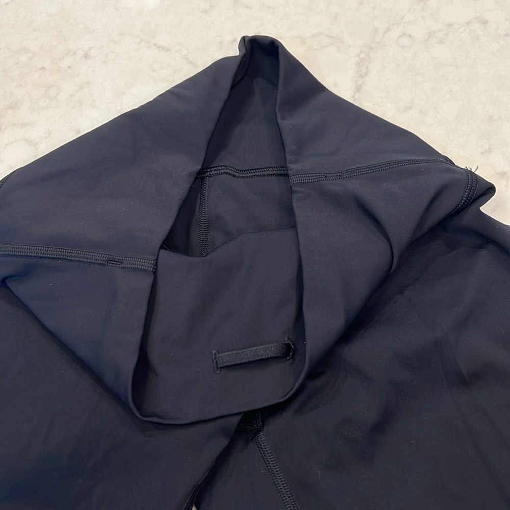 Lululemon Sheer Will High-Rise Tight‎ 28" *Camo
Black Size 8 - Picture 6 of 13